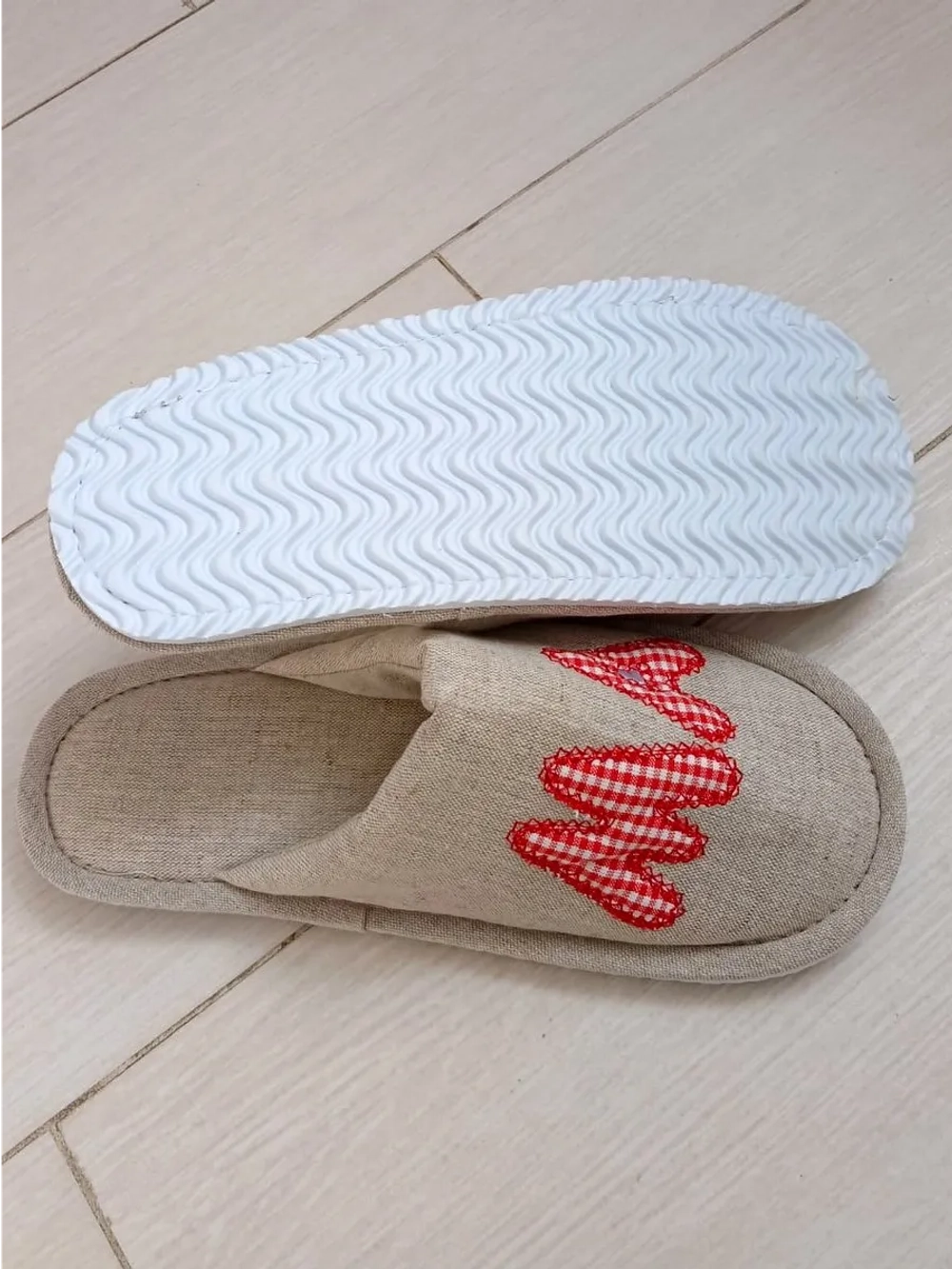 Льняные тапочки с аппликацией "Мама"