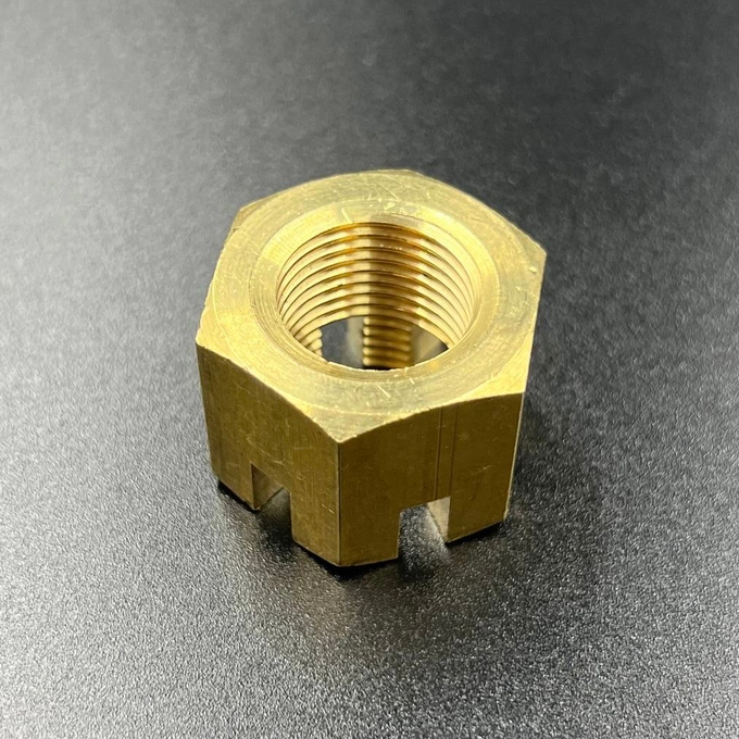 Гайка гребного винта Suzuki DT40-60 (Suzuki)