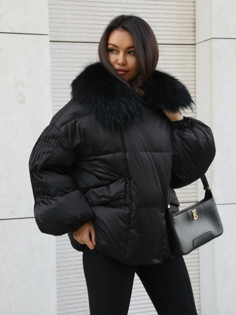 Короткий черный пуховик с рукавами-фонариками