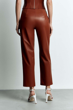 Укороченные брюки на завышенной талии