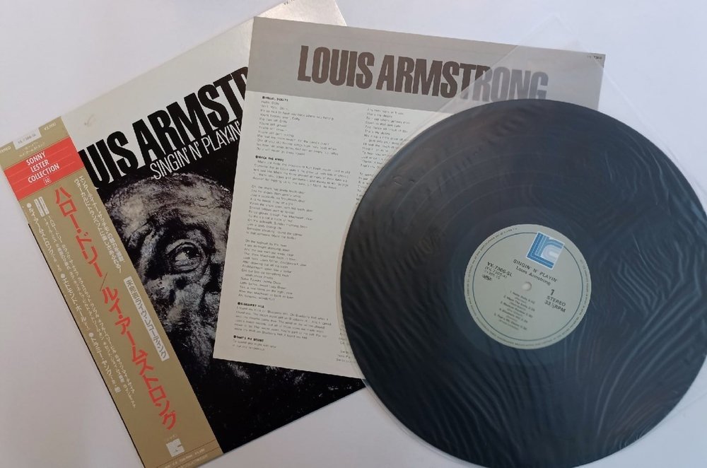 Винтажная виниловая пластинка Louis Armstrong Singin' n' Playin' (Japan 1985)