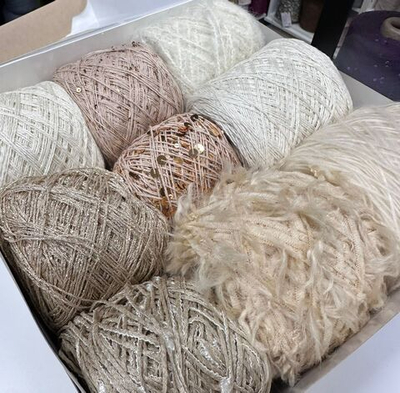 Набор итальянской фантазийной пряжи для джемпера, свитера, кардигана: "АВРОРА"; Состав: , кидмохер, меринос, як, шелк, вспушенная baby альпака, люрекс, хлопок, пайетки. общий вес: 500 гр