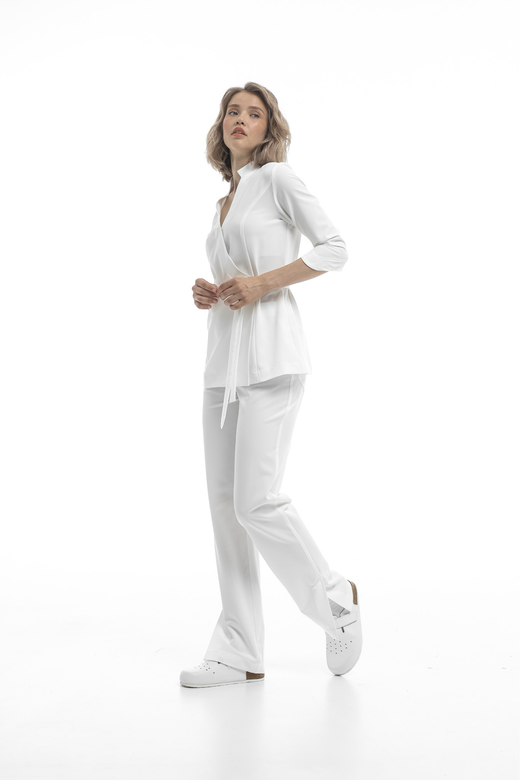 Костюм блуза на запах и брюки с разрезами