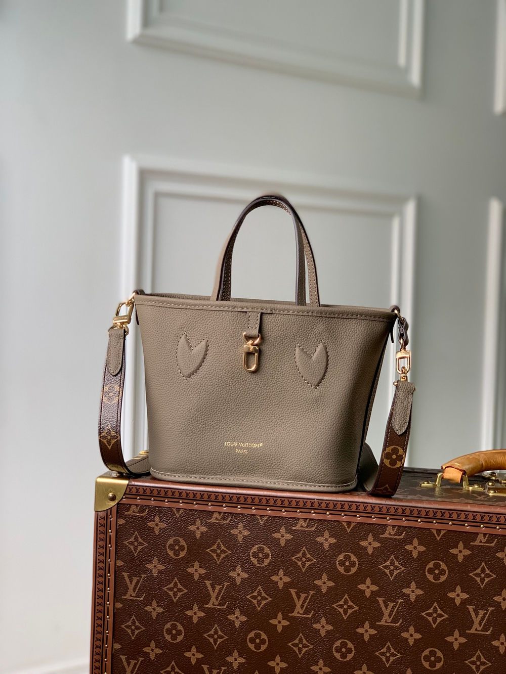 Louis Vuitton Neverfull Bandouliere Inside Out BB
