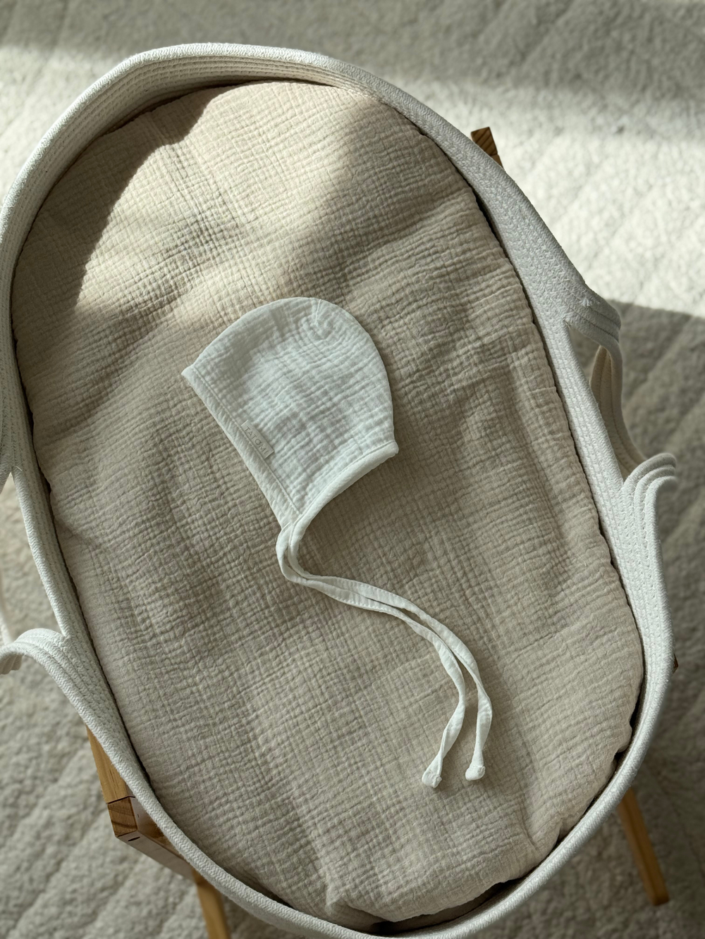 Комбинезон без декора и чепчик, Белый