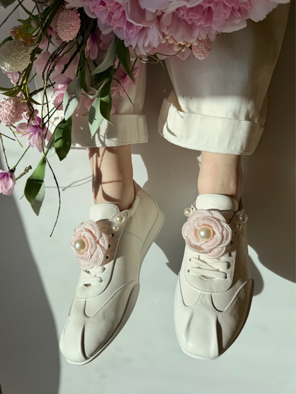 Сникерины из натуральной кожи c декоративным цветком LEONA