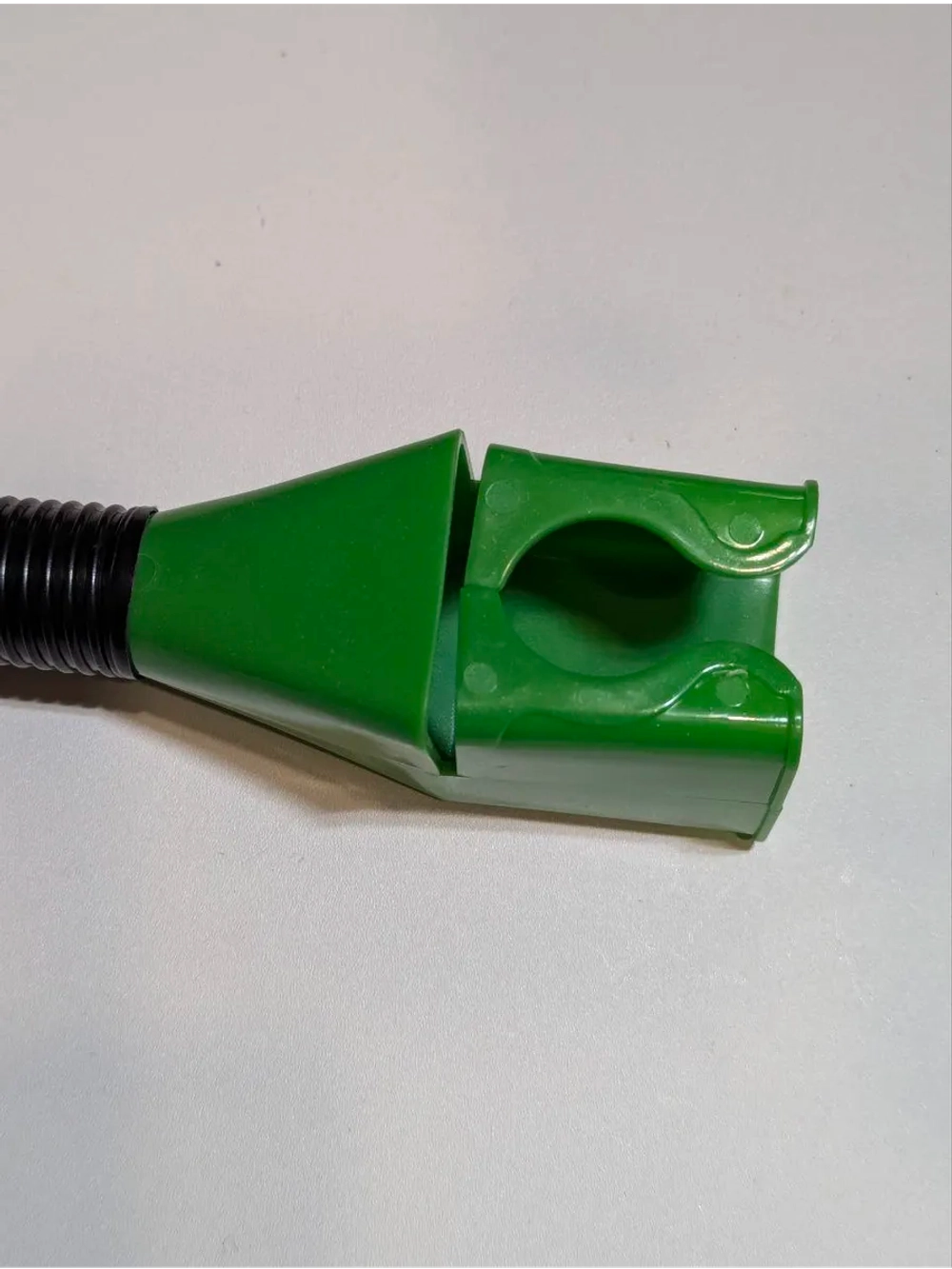 + t Воронка непроливайка для мототехники и др. Зеленая
