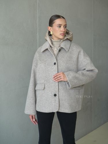 Бежевое пальто-пиджак с утепленным жилетом