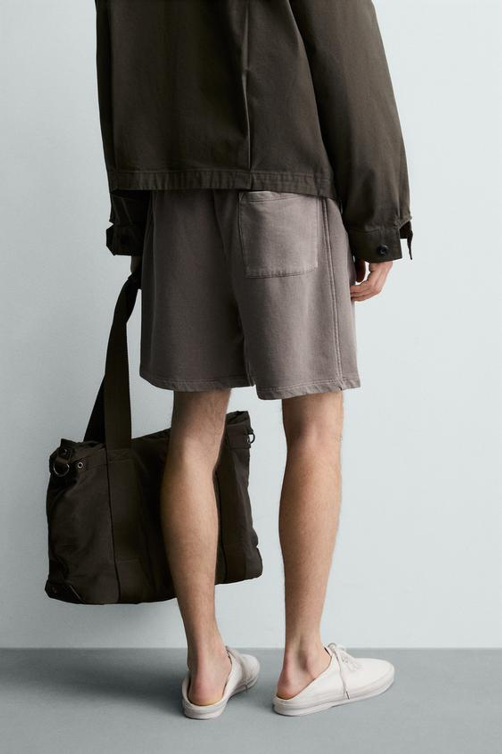 ZARA БАЗОВЫЕ ШОРТЫ-ДЖОГГЕРЫ С ЭФФЕКТОМ ПОТЕРТОСТИ, СЕРЫЙ