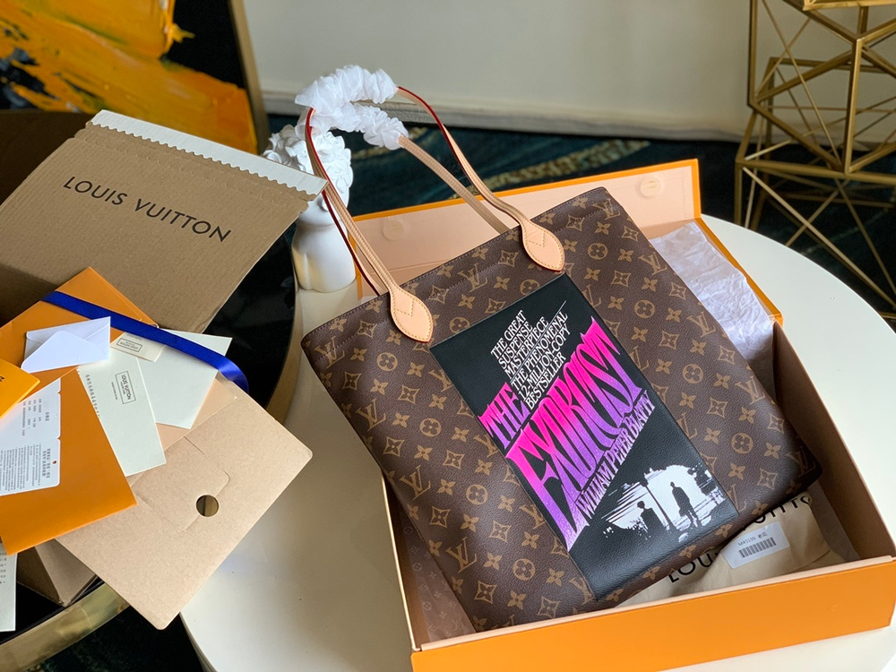 Louis Vuitton Carry It Tote