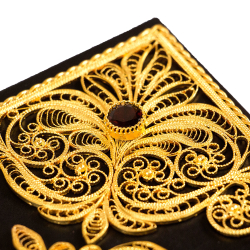 Коран с филигранью и гранатами