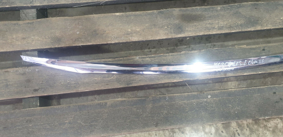 Молдинг крышки багажника Mercedes E (W213) 16-21 Б/У Оригинал A2137570000