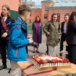 Подарок На выпускной кондитерская Sweet Visors Сладкие Козырьки. Кондитер Светлана Дегтерева. Домашние торты на заказ в СПБ. Мы создаем сладкие истории на любой вкус.