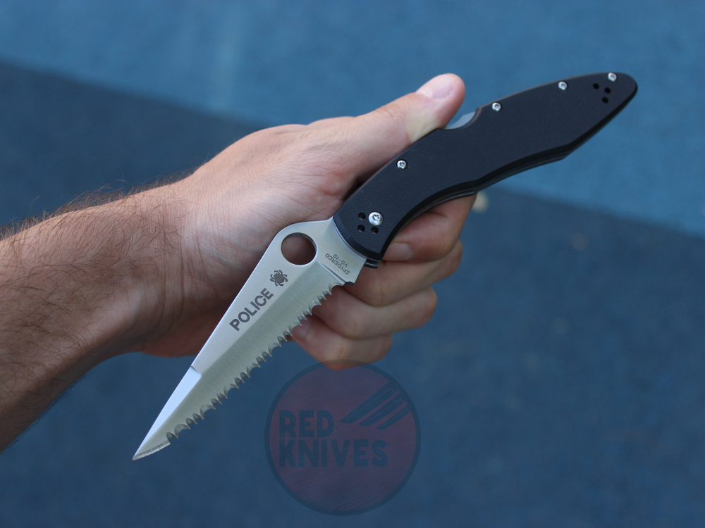 копия spyderco police с серрейтором