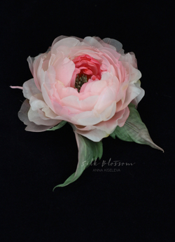 Брошь Английская роза из шелка розовая