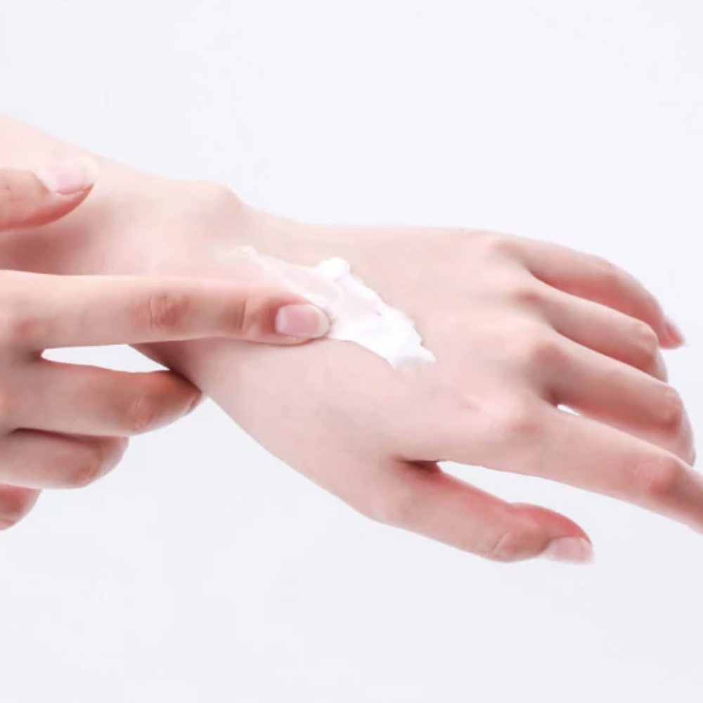 Восстанавливающий крем для рук с коллагеном и муцином улитки Ayoume Regenerating Hand Cream With Collagen And Snail Mucin For All Skin