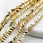 Бусина Треугольник, стекло, цвет золотистый, размер около 3*4 мм, цена за нить 32 см