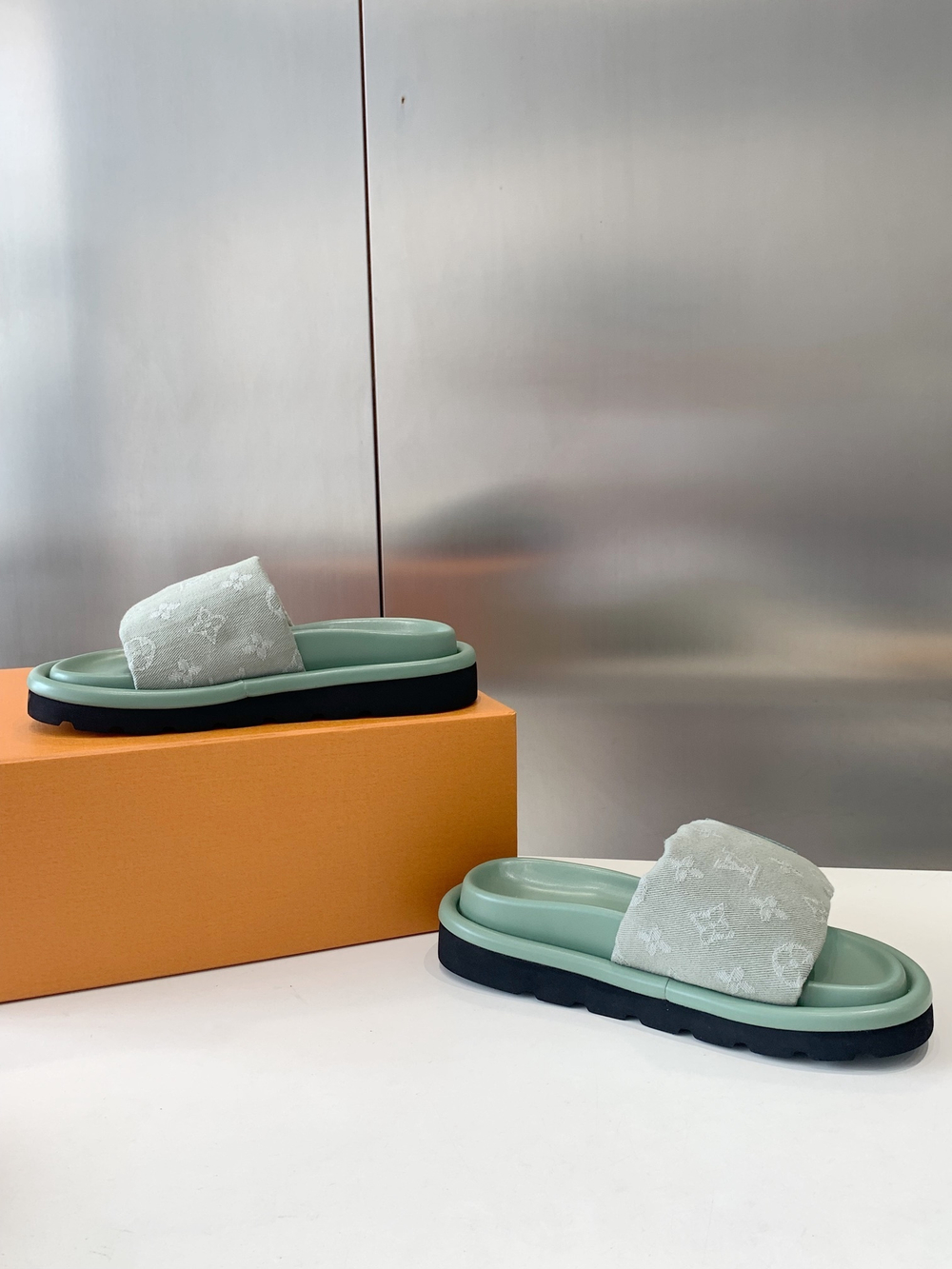 Louis Vuitton Pool Pillow Flat Comfort Mule