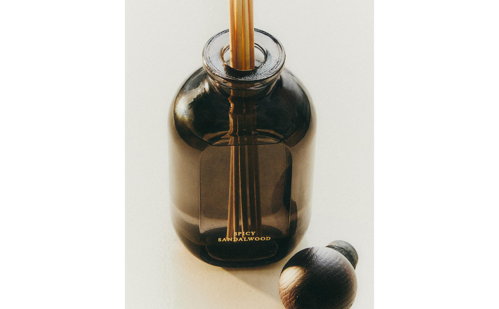 Zara Home Аромадиффузор Spicy Sandalwood 185 мл, тростниковые палочки микадо, аромат древесный, Коричневый
