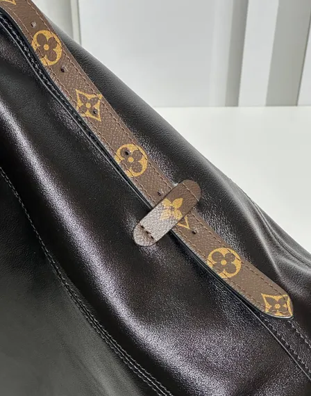 Сумка женская Louis Vuitton Carry All Cargo Vibe , чёрная