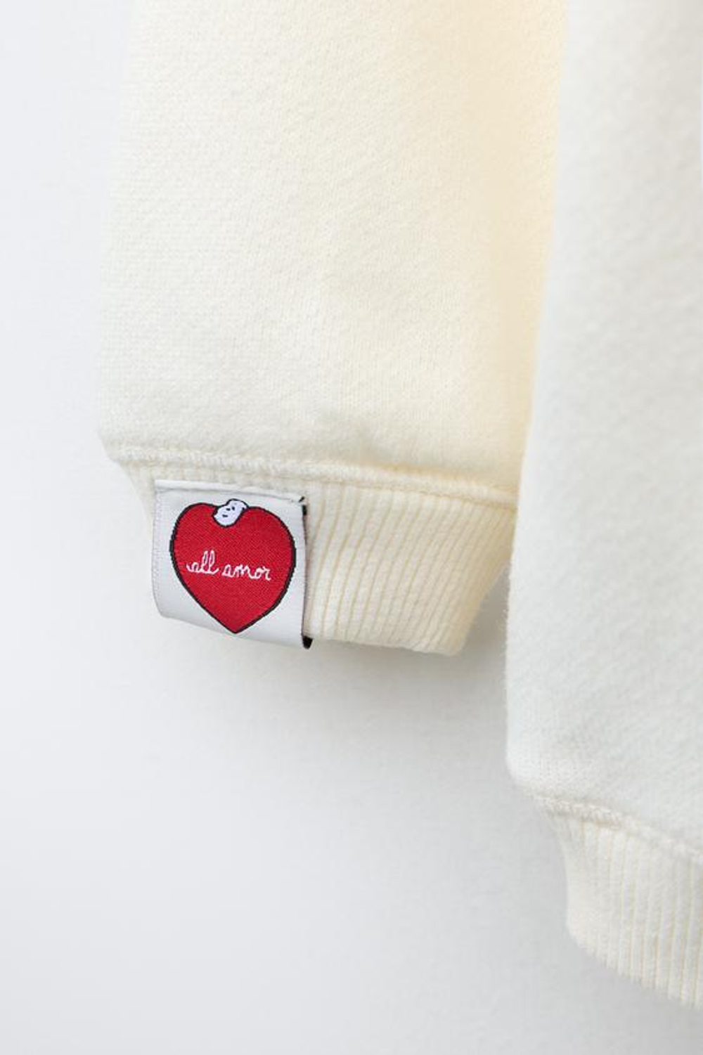 ZARA ТОЛСТОВКА С МАХРОВОЙ НАШИВКОЙ SNOOPY PEANUTS™, СВЕТЛЫЙ ЭКРЮ