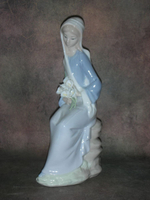 Статуэтка. Фарфор. Девушка с каллами. Lladro. Испания