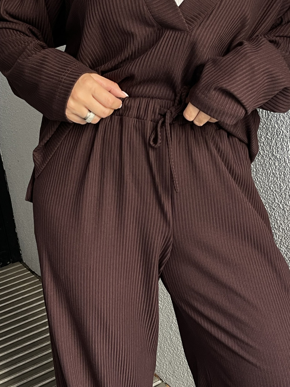 Костюм в рубчик коричневый