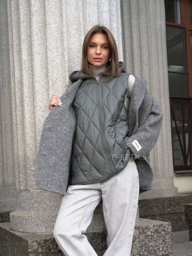 Графитовый утепленный жилет с капюшоном