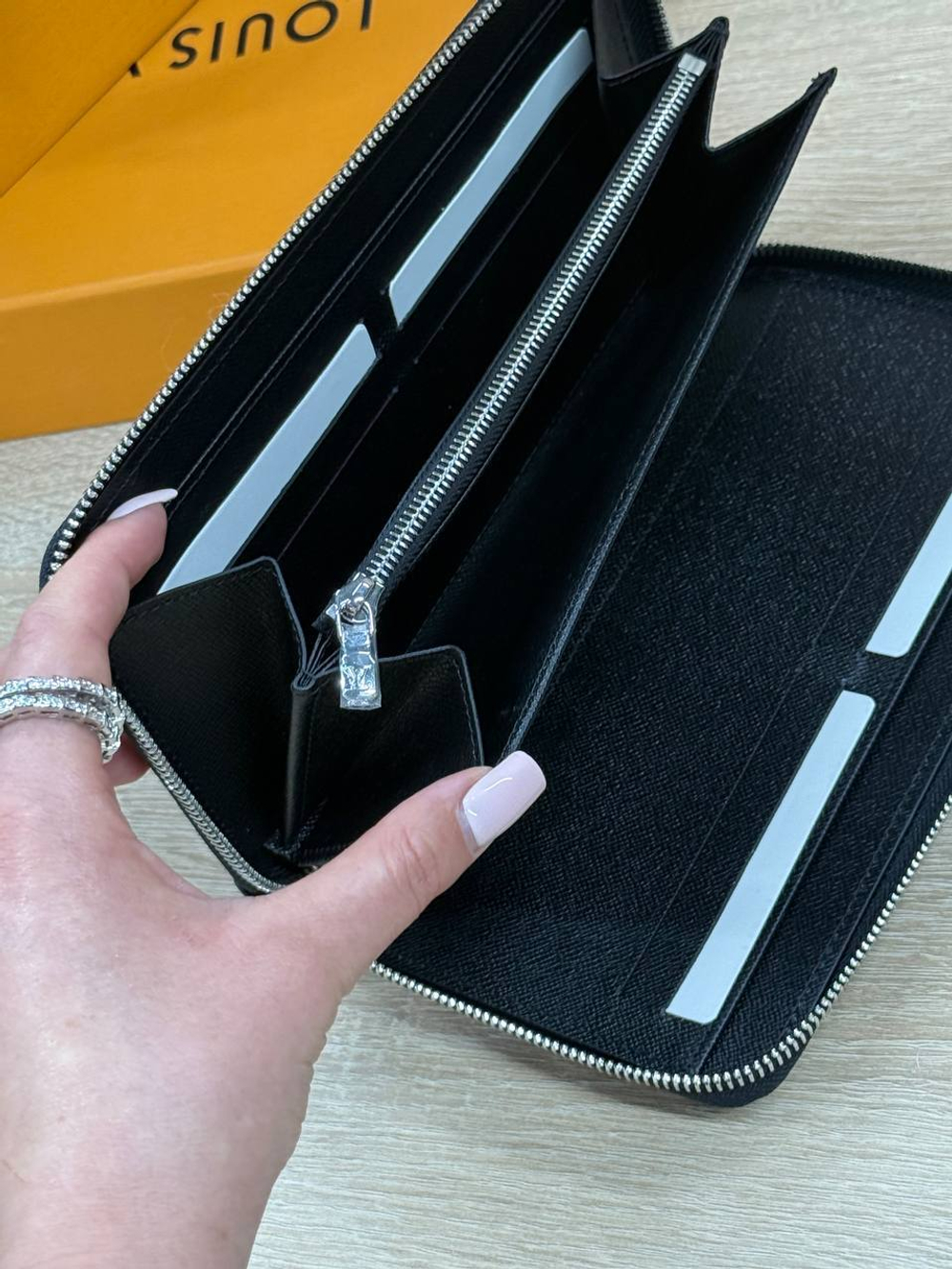 Кошелек Louis Vuitton