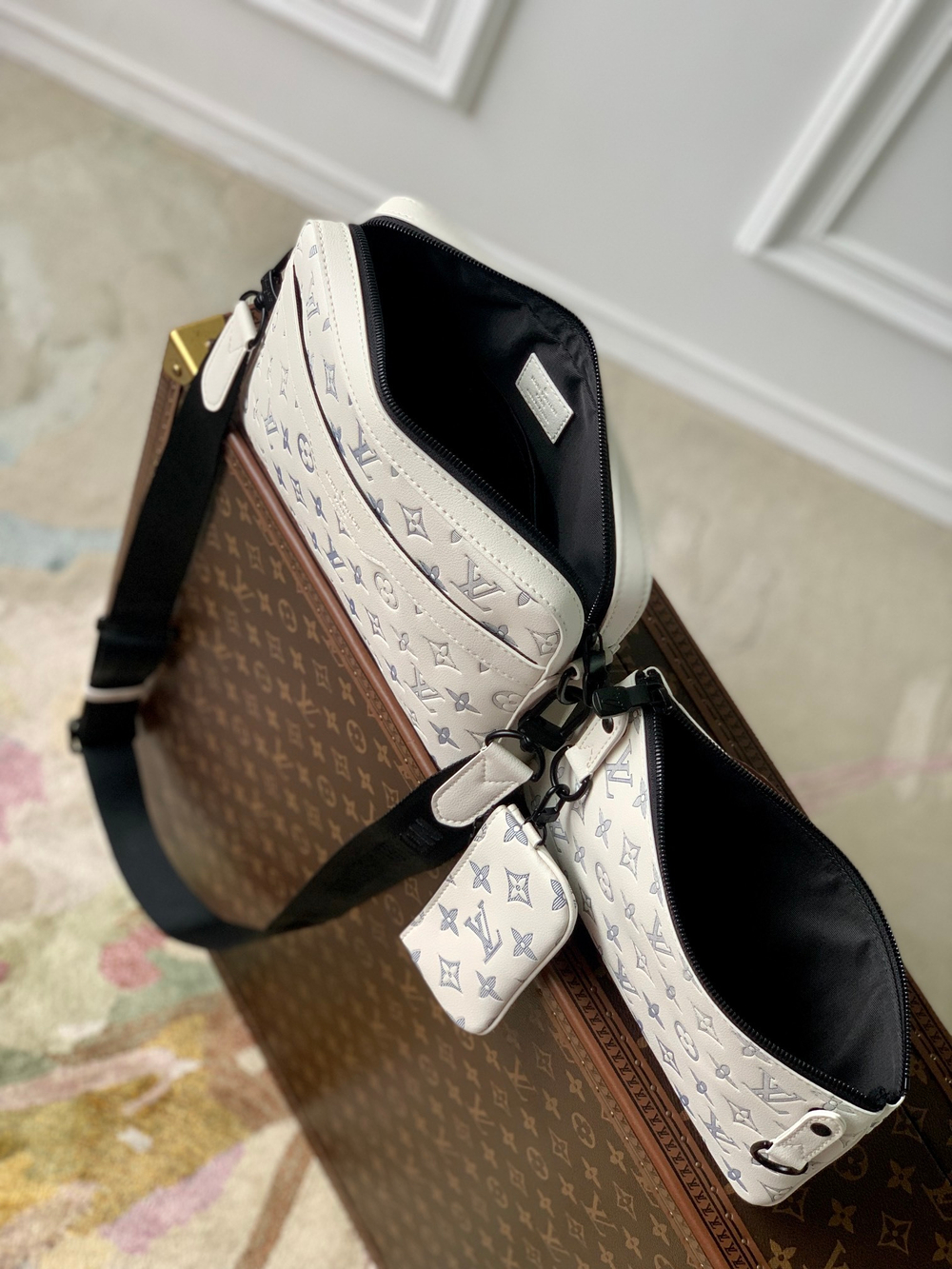 Louis Vuitton Trio Messenger