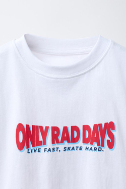 ZARA ФУТБОЛКА С ТЕКСТОВЫМ ПРИНТОМ, БЕЛЫЙ