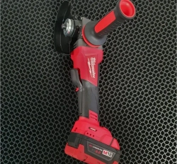 Аккумуляторная болгарка ушм Milwaukee 18В