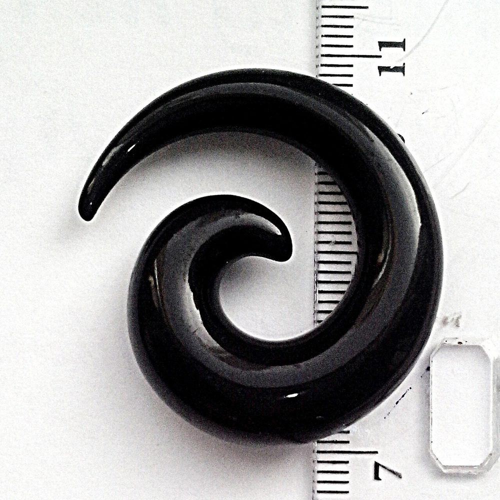 Спираль растяжка из акрила черного цвета Диаметр 8 мм.1 шт.