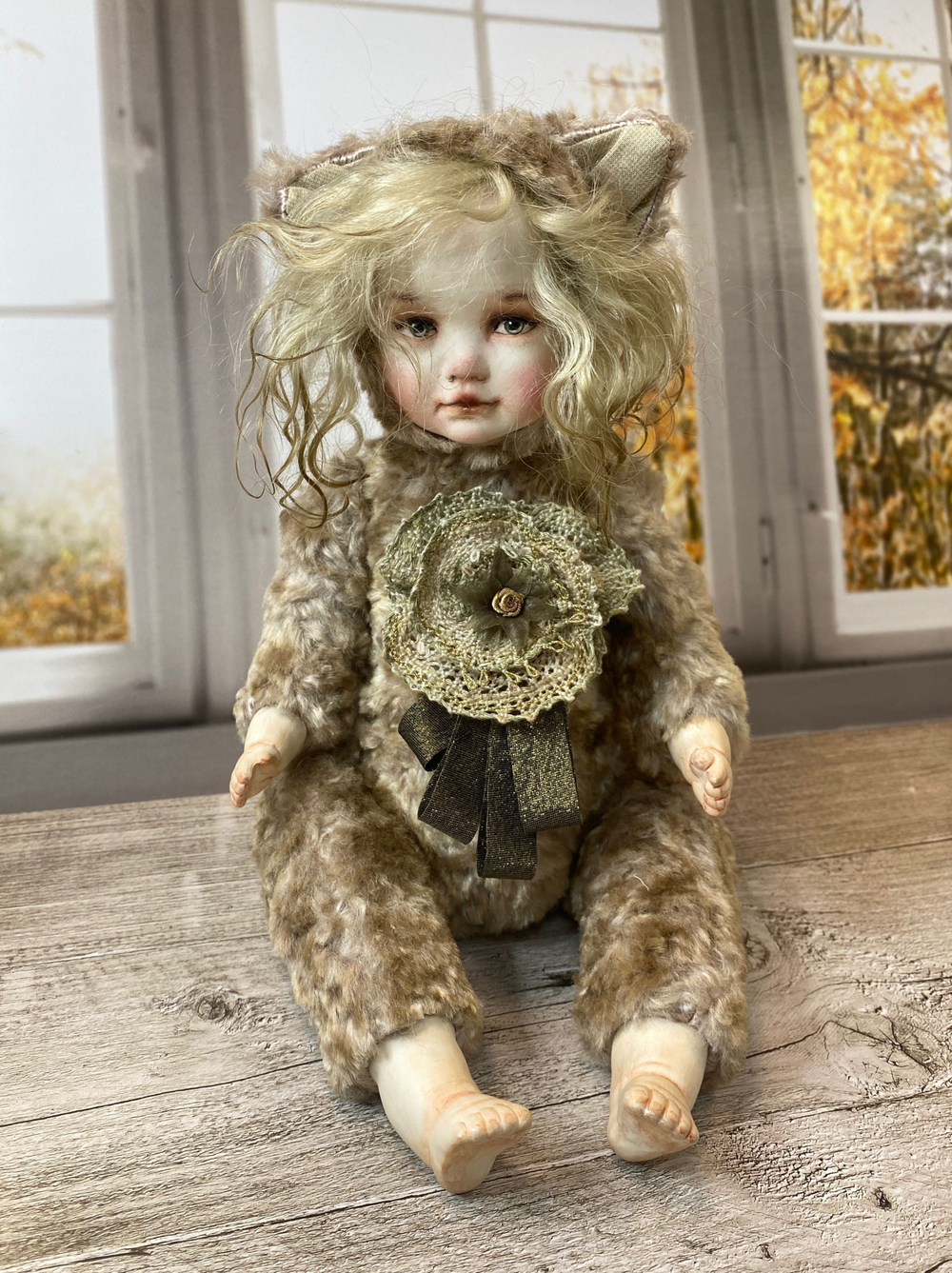 Авторская кукла и. брошь - лен (сплетена на коклюшках)