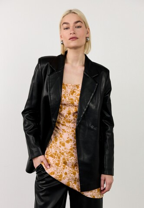 Жакет двубортный из эко-кожи