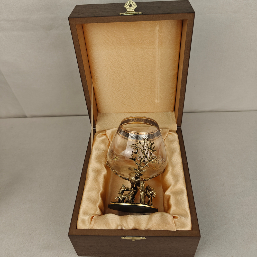 Бокал для коньяка "Охота на лося" в подарочном футляре