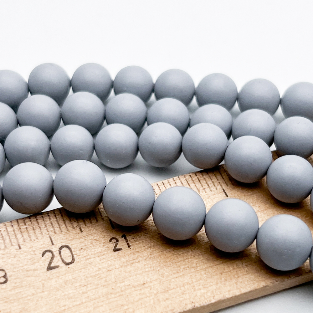 "Майорка" с эффектом сатин, цвет серый, диаметр около 7,6-7,8 мм, цена за 13 шт (1/4 нити)