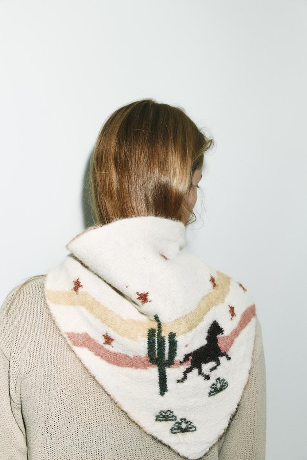 ZARA ТРИКОТАЖНАЯ БАНДАНА С ПРИНТОМ, ЭКРЮ