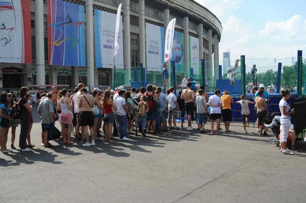 Очередь в Батутный комплекс