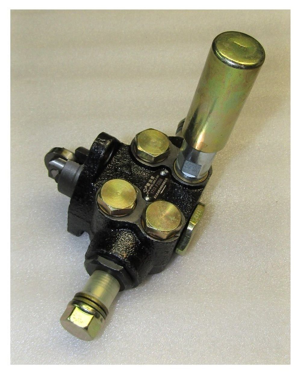 Насос ручной подкачки топлива SDEC SC13G420D2;TDS 280 6LT (фланец 53х68 мм,правый )/Hand Primer pump SR/KF 2205.5-305; SP/KF 2405,DYM202102285-305 ,6