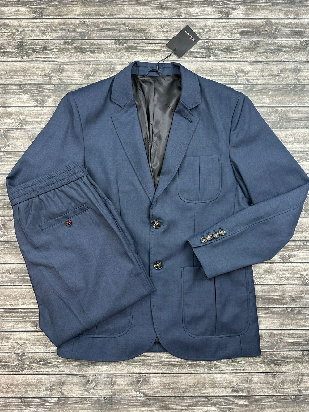 Костюм классика Kiton