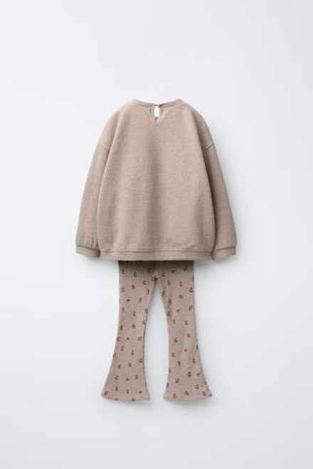 ZARA КОМПЛЕКТ ИЗ ФУТБОЛКИ И РАСКЛЕШЕННЫХ ЛЕГИНСОВ ИЗ МЯГКОЙ ТКАНИ, ПЕСОЧНЫЙ МЕЛАНЖ