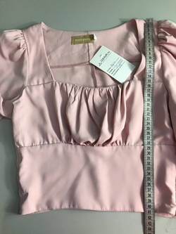 Блузка Boni's Brand красивая, визуально 42 размер