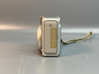 Canon PowerShot A700 небольшие царапки на линзе