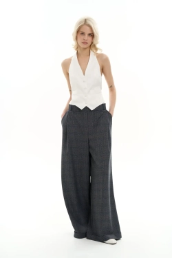 Жилет с открытой спиной белый