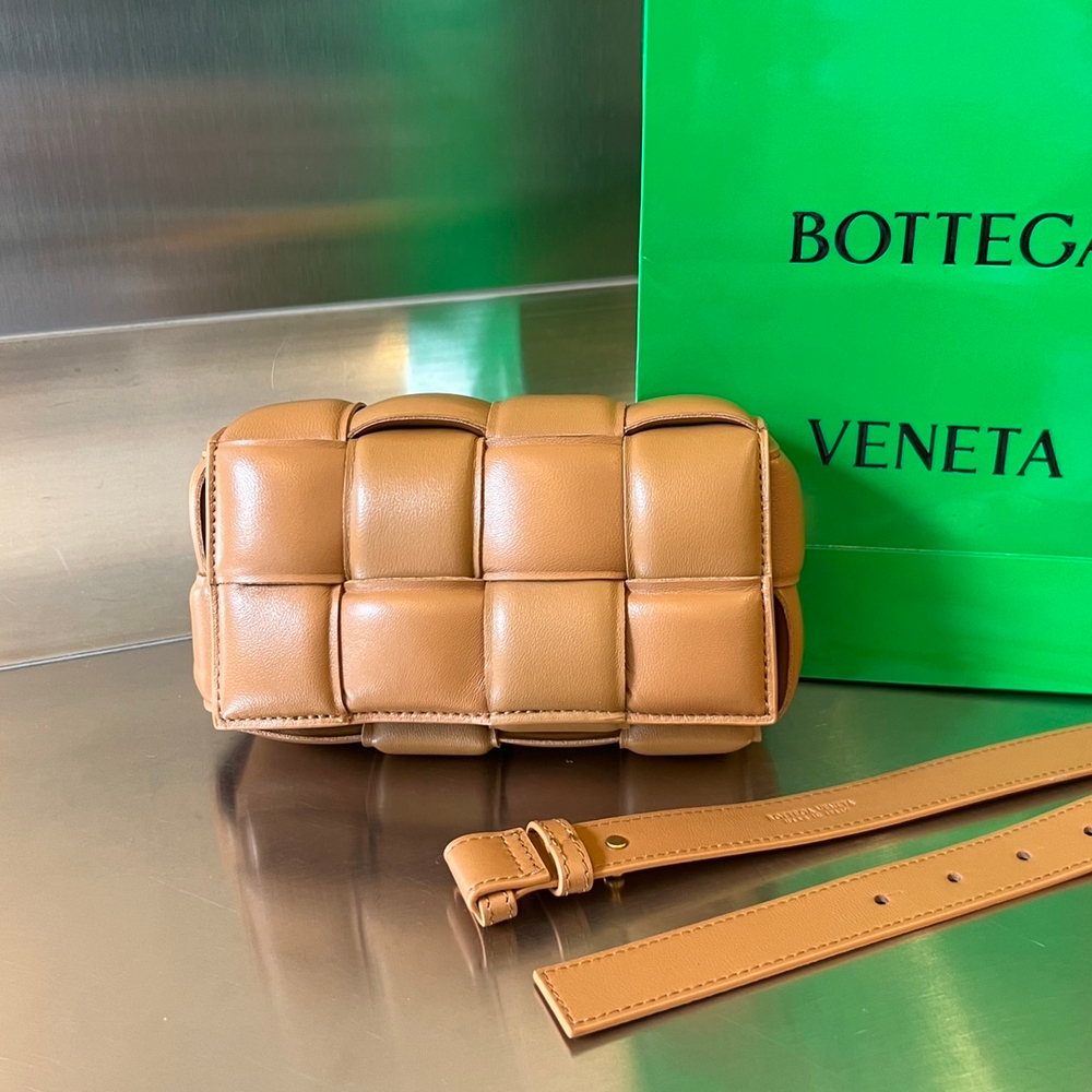 Bottega Veneta Mini Cassette 18 cm