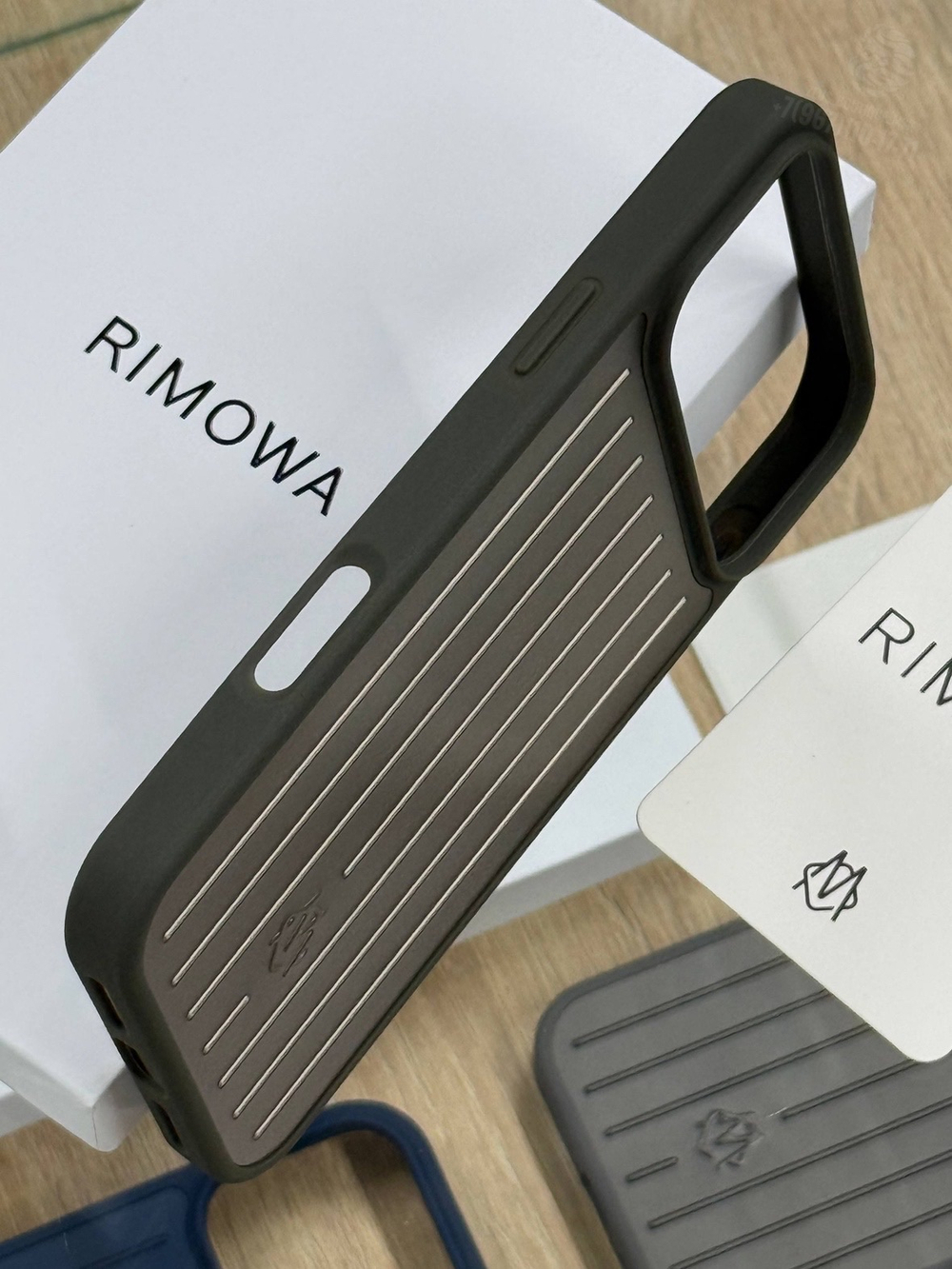 Чехол на iPhone 17 Pro Max Rimowa