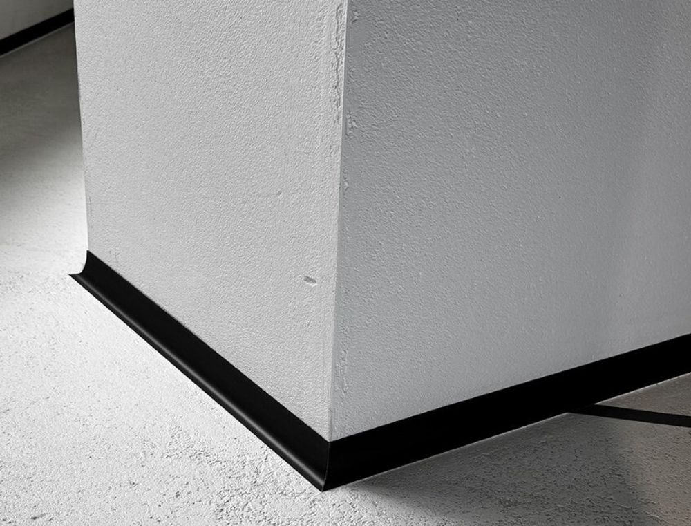 Щелевой плинтус Pro Design Corner L 584 анодированный, 2700x15,5x30 мм