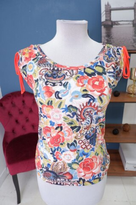 Футболка Savage с цветами 42 размер