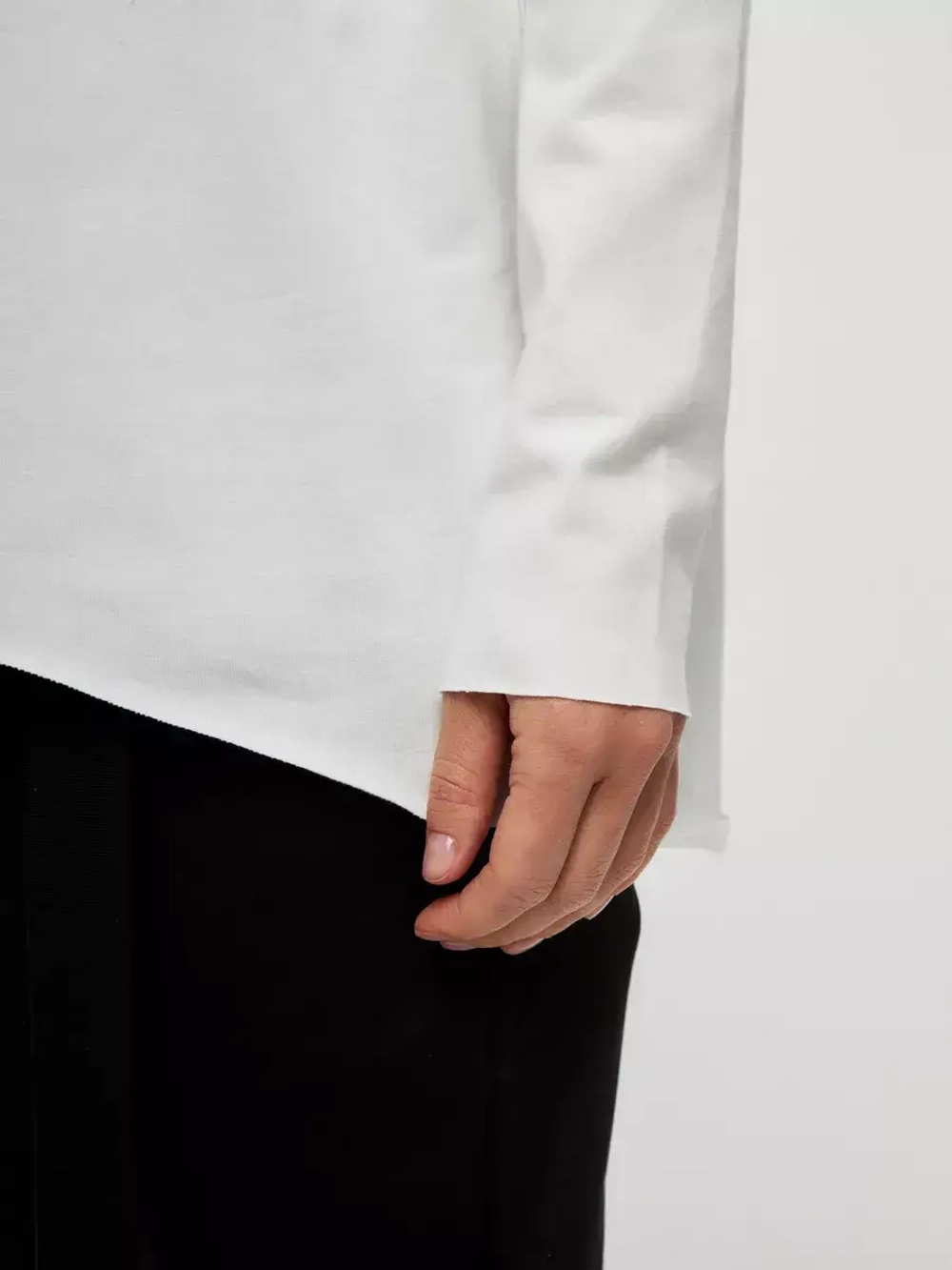 Лонгслив оверсайз с вырезом лодочка